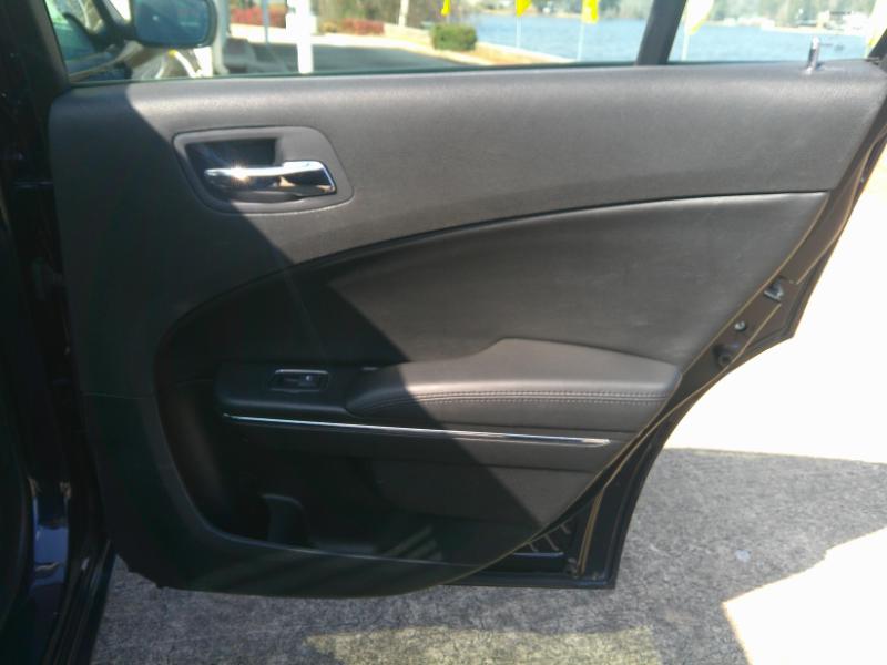 Dodge Charger SE 2012