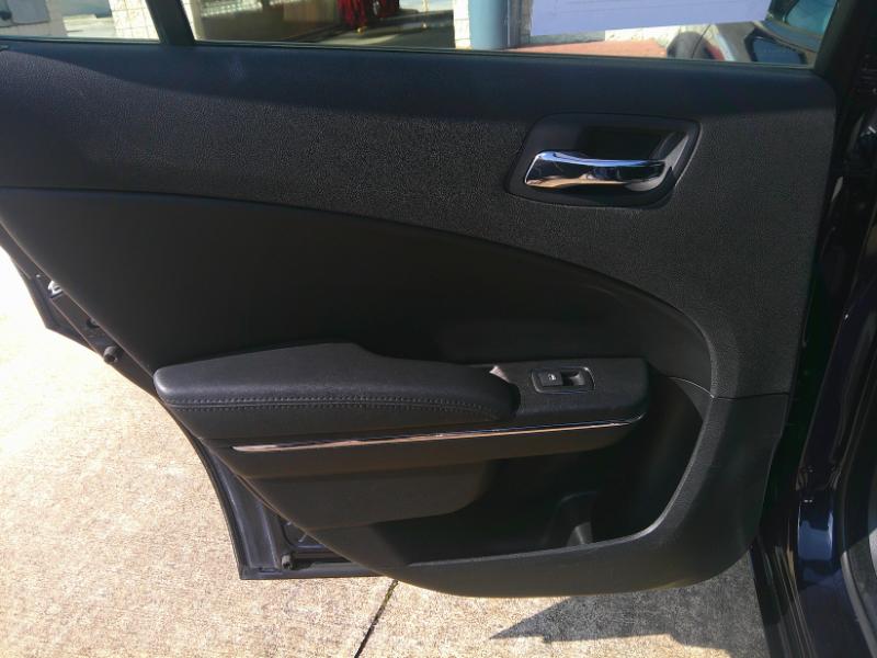 Dodge Charger SE 2012