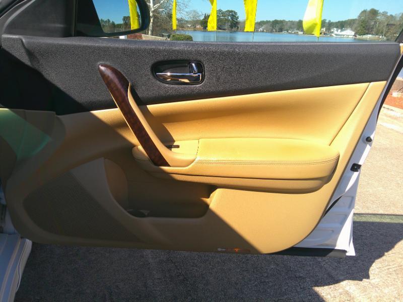 Nissan Maxima SV 2011