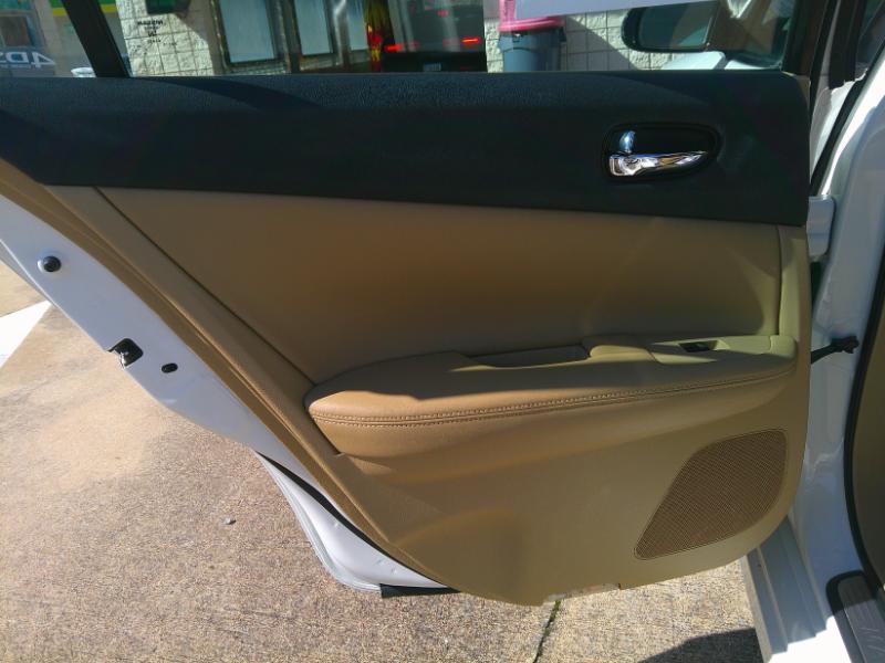 Nissan Maxima SV 2011