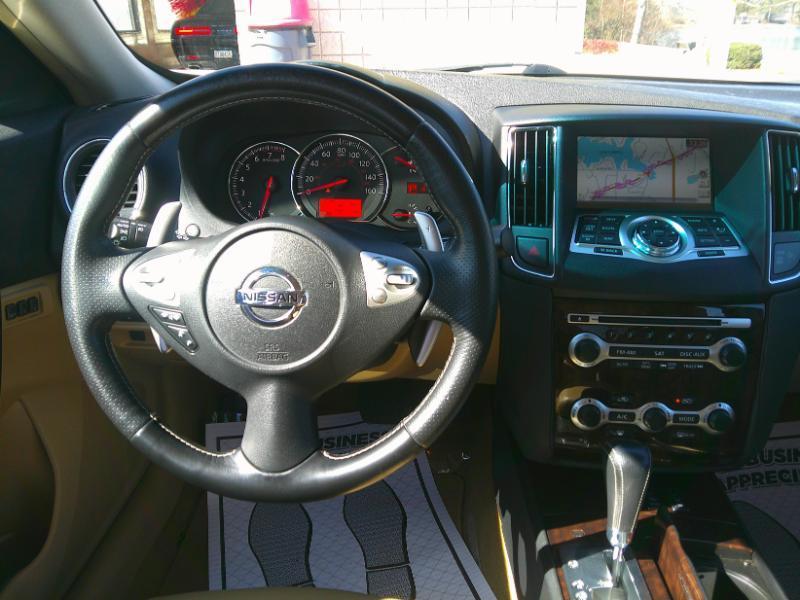 Nissan Maxima SV 2011