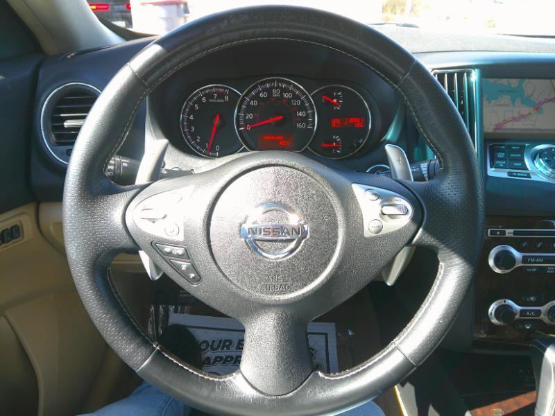 Nissan Maxima SV 2011