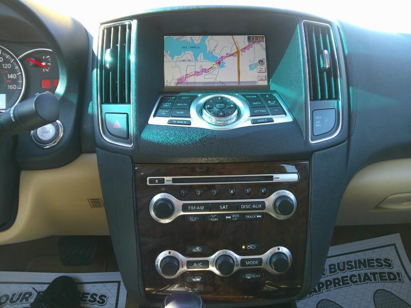 Nissan Maxima SV 2011