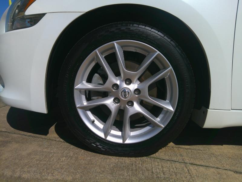 Nissan Maxima SV 2011