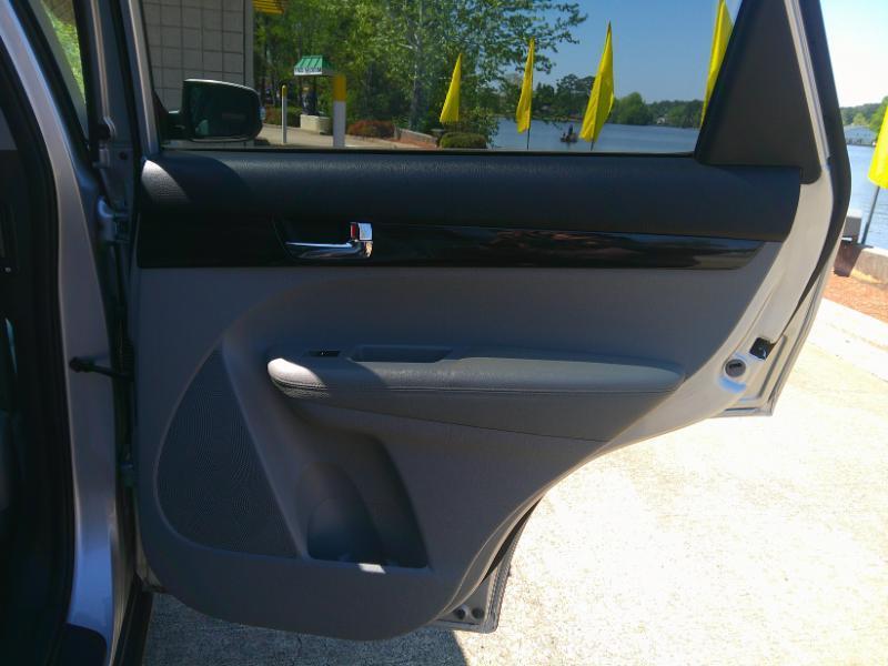 Kia Sorento LX 2WD 2011