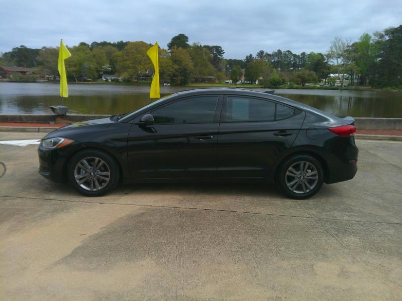 Hyundai Elantra Value Edition 6A 2017