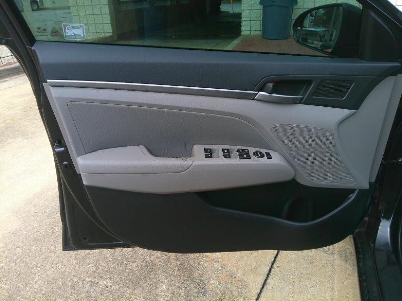 Hyundai Elantra Value Edition 6A 2017