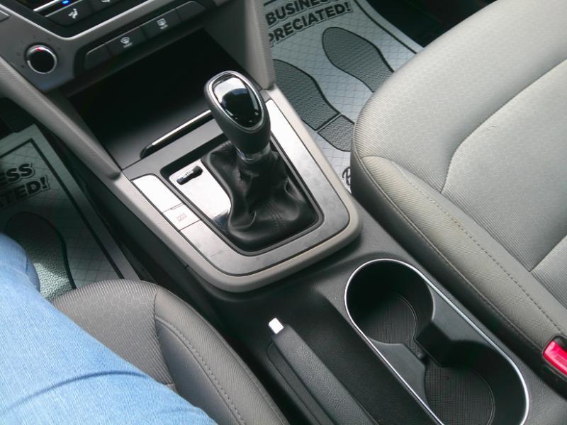 Hyundai Elantra Value Edition 6A 2017