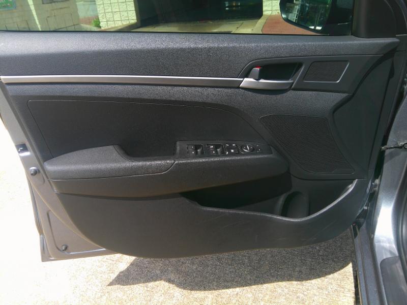 Hyundai Elantra SE 6M 2019