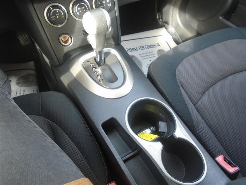 Nissan Rogue S AWD 2011