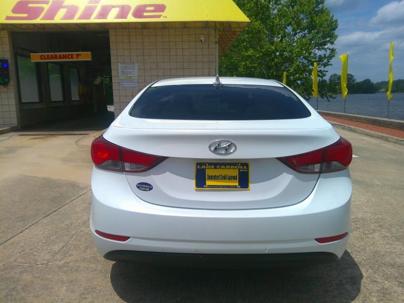 Hyundai Elantra SE 6AT 2015