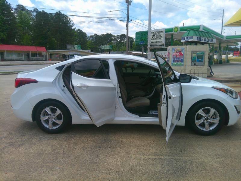 Hyundai Elantra SE 6AT 2015