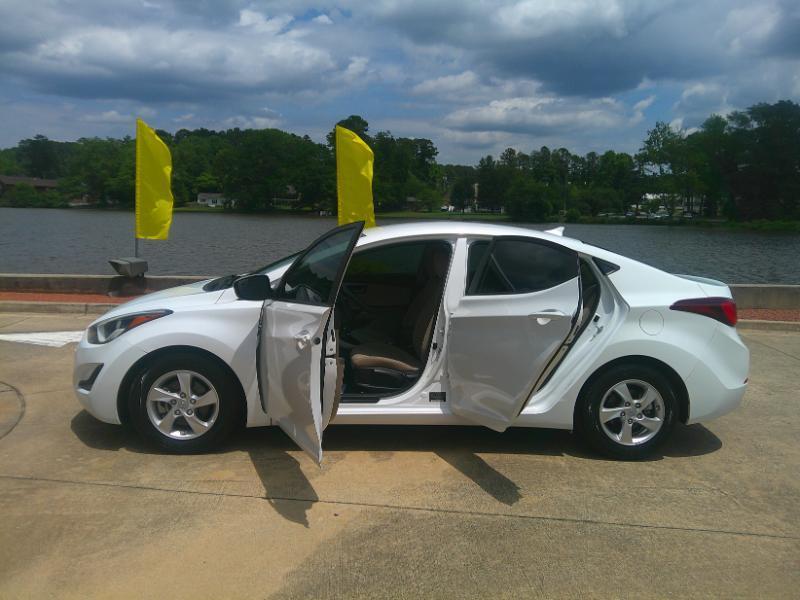 Hyundai Elantra SE 6AT 2015