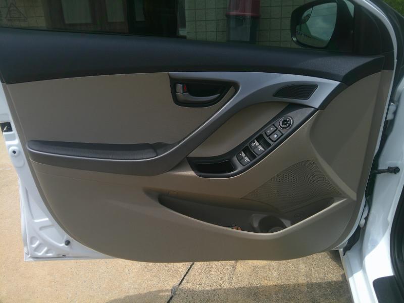 Hyundai Elantra SE 6AT 2015