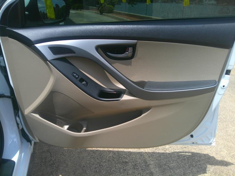 Hyundai Elantra SE 6AT 2015