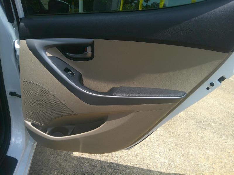 Hyundai Elantra SE 6AT 2015