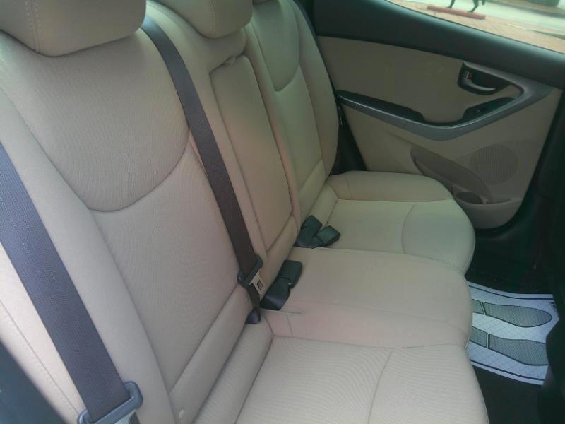 Hyundai Elantra SE 6AT 2015