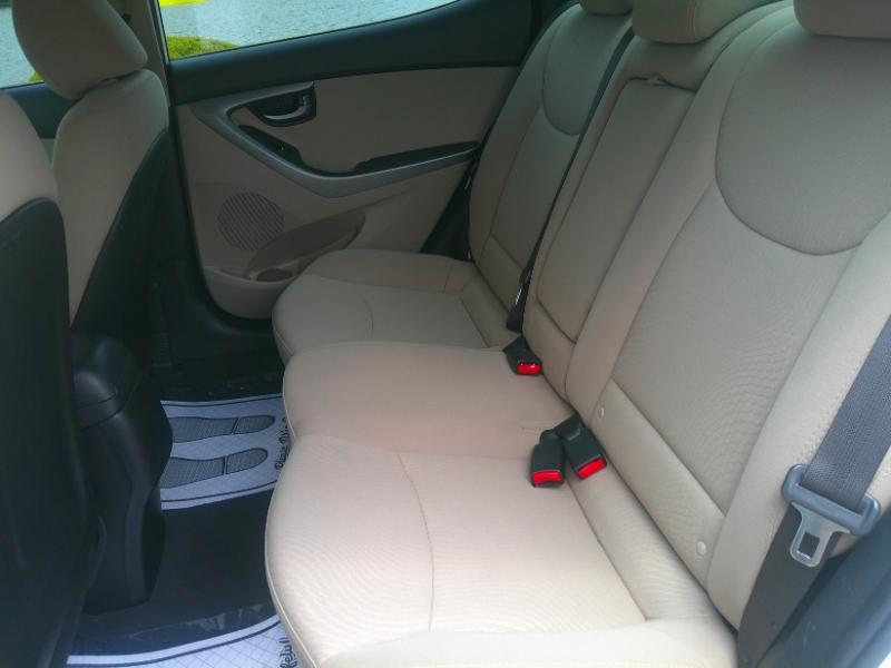 Hyundai Elantra SE 6AT 2015