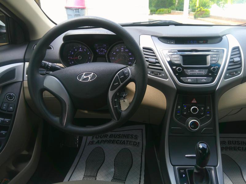 Hyundai Elantra SE 6AT 2015