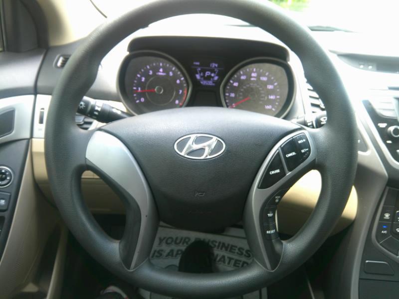 Hyundai Elantra SE 6AT 2015