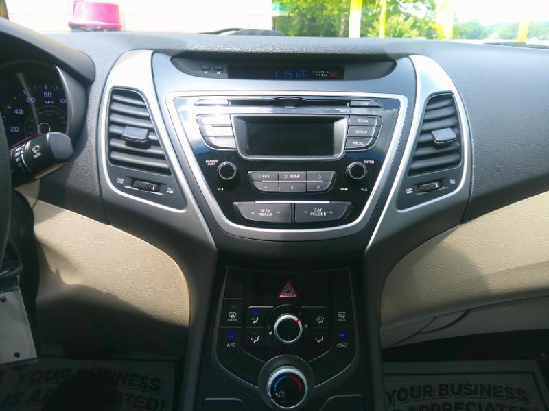 Hyundai Elantra SE 6AT 2015