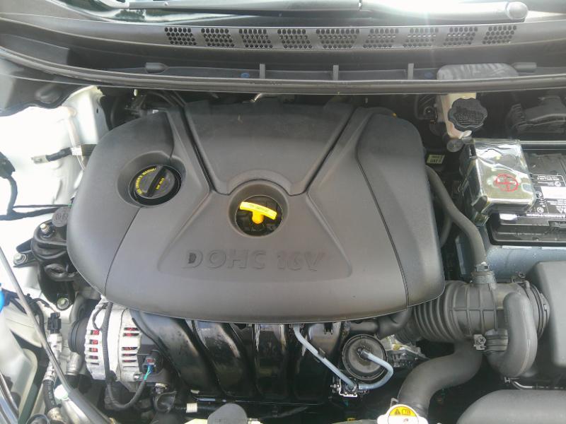 Hyundai Elantra SE 6AT 2015