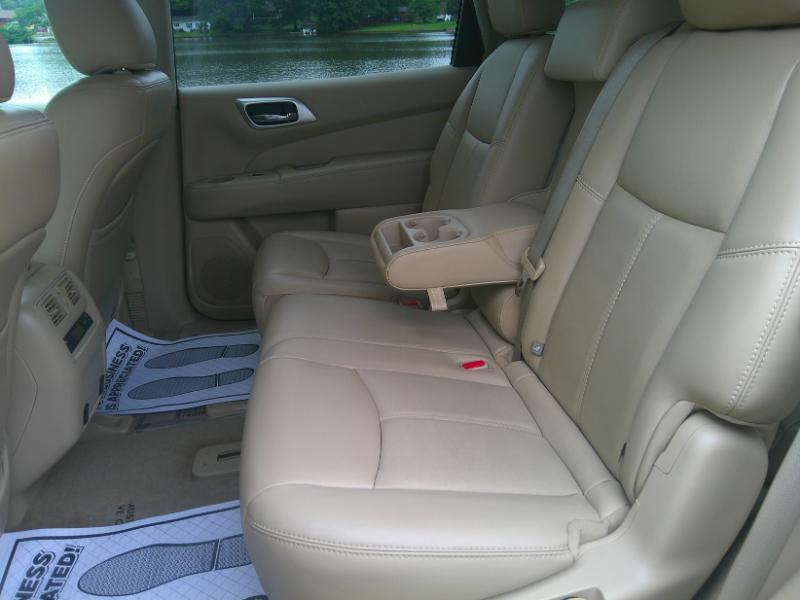 Nissan Pathfinder SL 2WD 2014