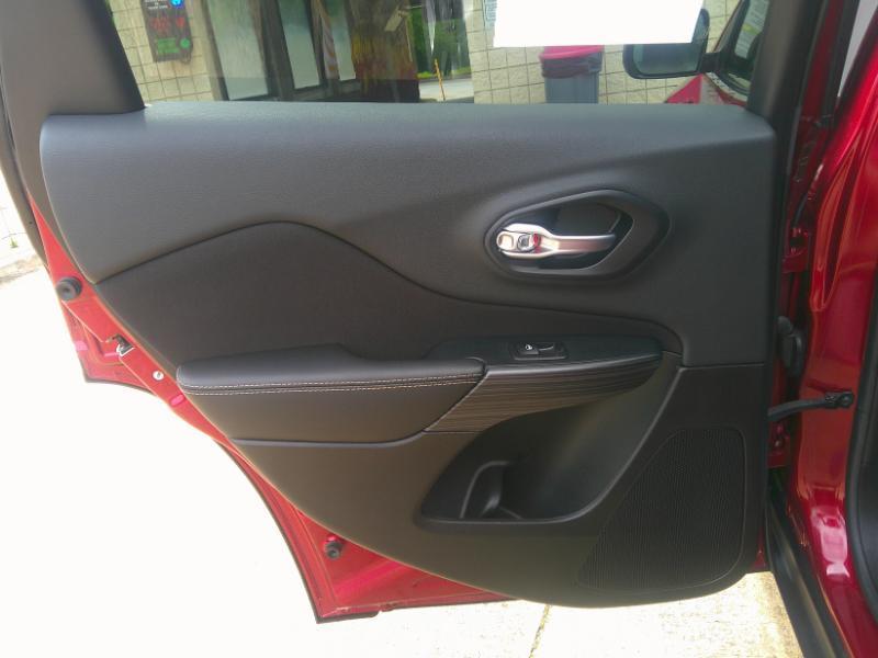 Jeep Cherokee Latitude FWD 2015