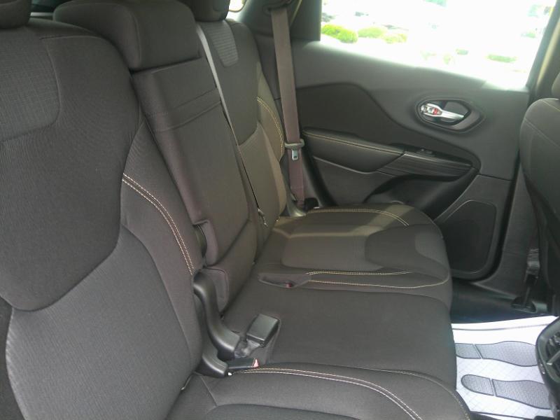 Jeep Cherokee Latitude FWD 2015