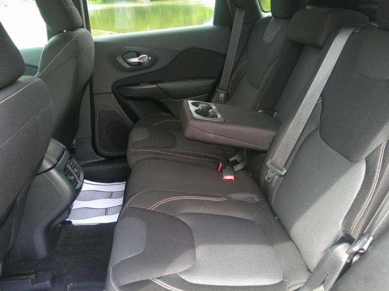 Jeep Cherokee Latitude FWD 2015