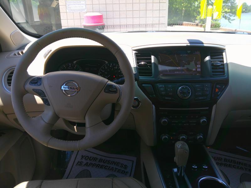 Nissan Pathfinder Platinum 2WD 2014