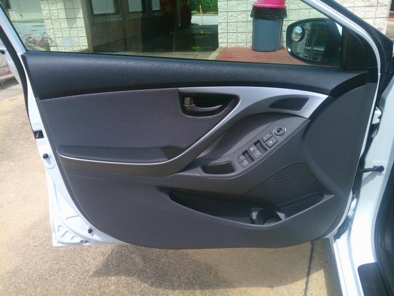 Hyundai Elantra GLS M/T 2013