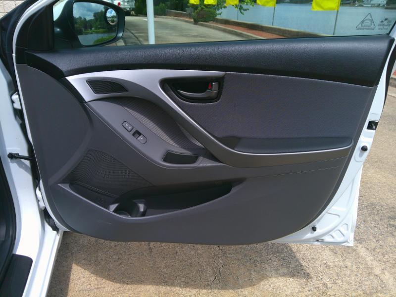 Hyundai Elantra GLS M/T 2013