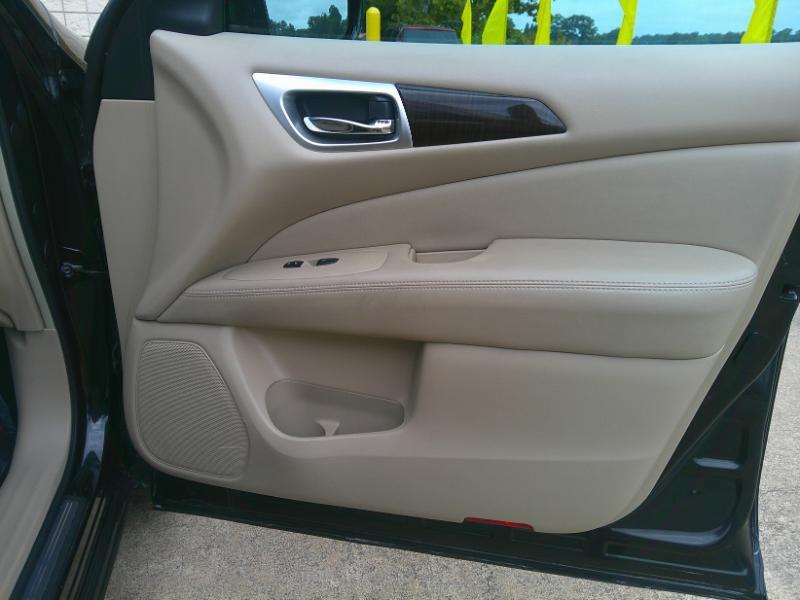 Nissan Pathfinder SV 2WD 2013