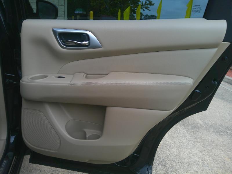 Nissan Pathfinder SV 2WD 2013