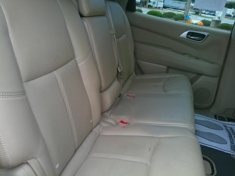 Nissan Pathfinder SV 2WD 2013