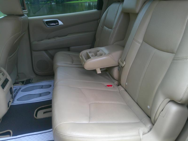 Nissan Pathfinder SV 2WD 2013