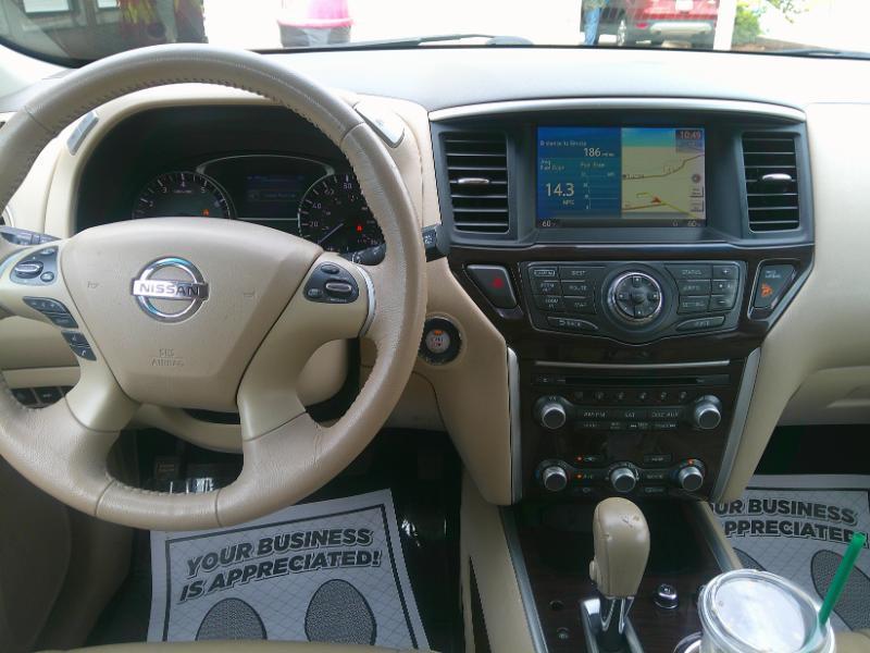 Nissan Pathfinder SV 2WD 2013
