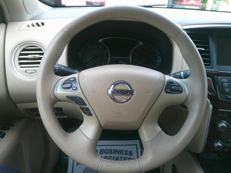 Nissan Pathfinder SV 2WD 2013
