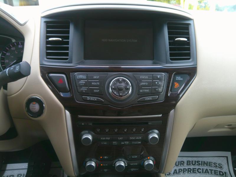 Nissan Pathfinder SV 2WD 2013