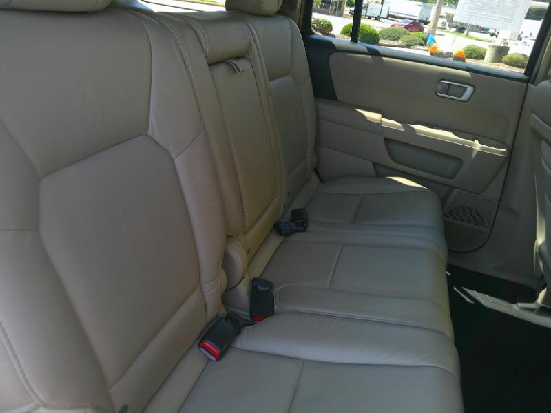 Honda Pilot EX-L 2WD 5-Spd AT with DVD 2011