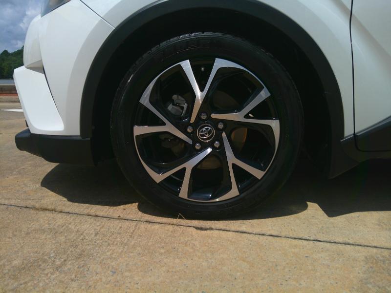Toyota C-HR XLE 2018
