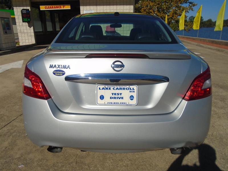 Nissan Maxima SV 2010