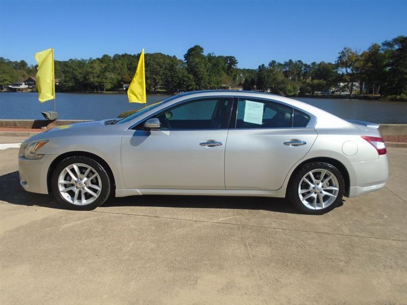 Nissan Maxima SV 2010