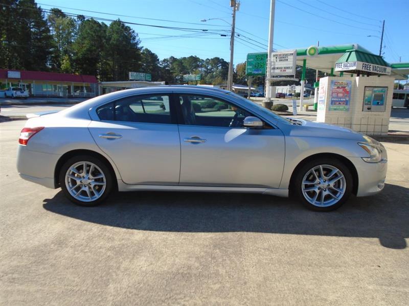 Nissan Maxima SV 2010