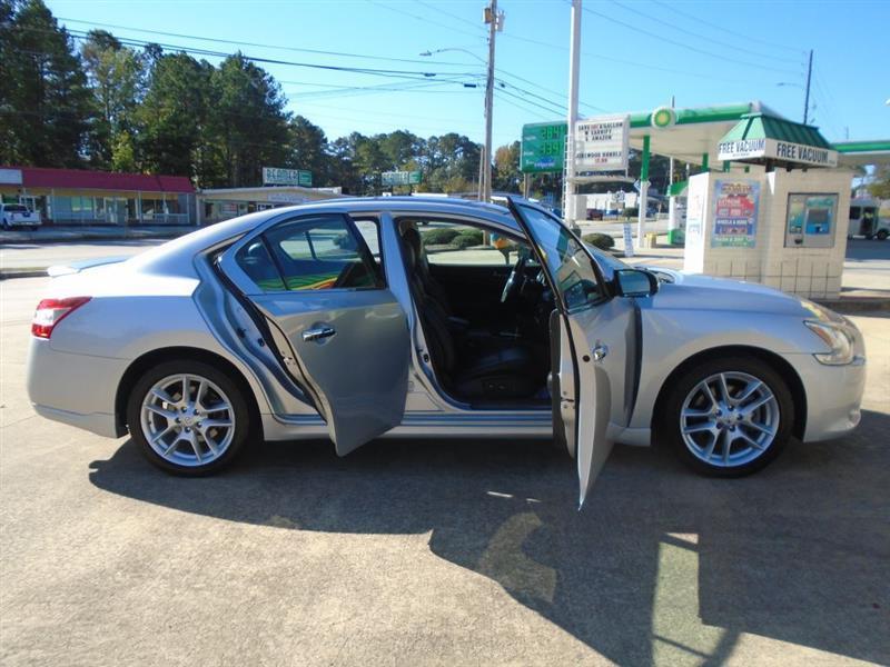 Nissan Maxima SV 2010