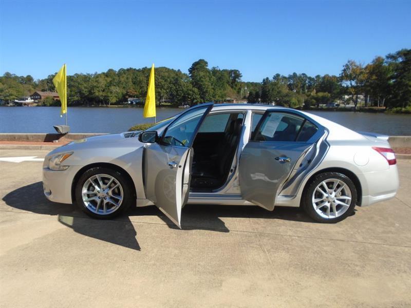 Nissan Maxima SV 2010