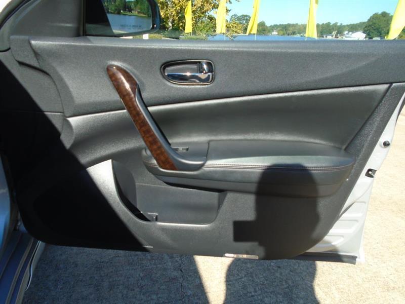Nissan Maxima SV 2010