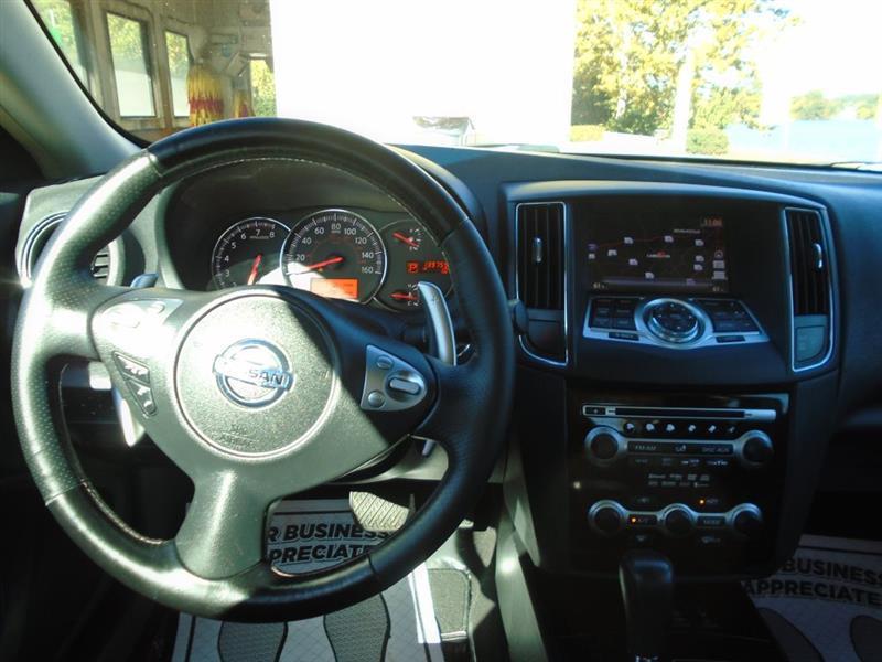 Nissan Maxima SV 2010