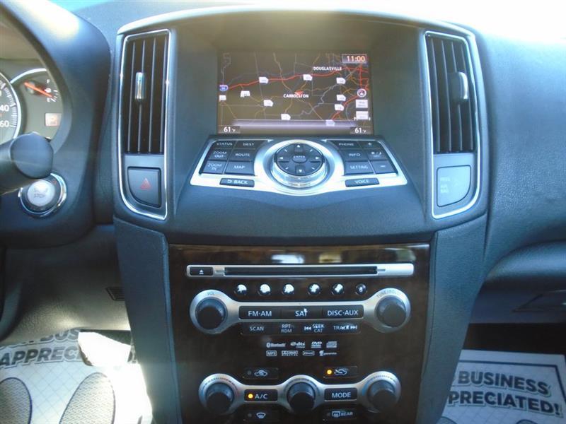 Nissan Maxima SV 2010